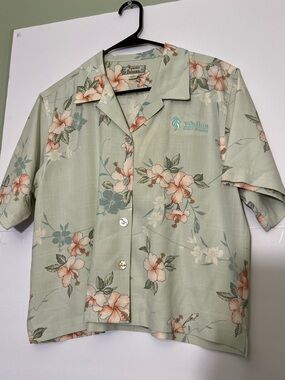 Tommy Bahama Light Sage Floral Hawaiian Shirt with Peach Blooms Small PTP 21